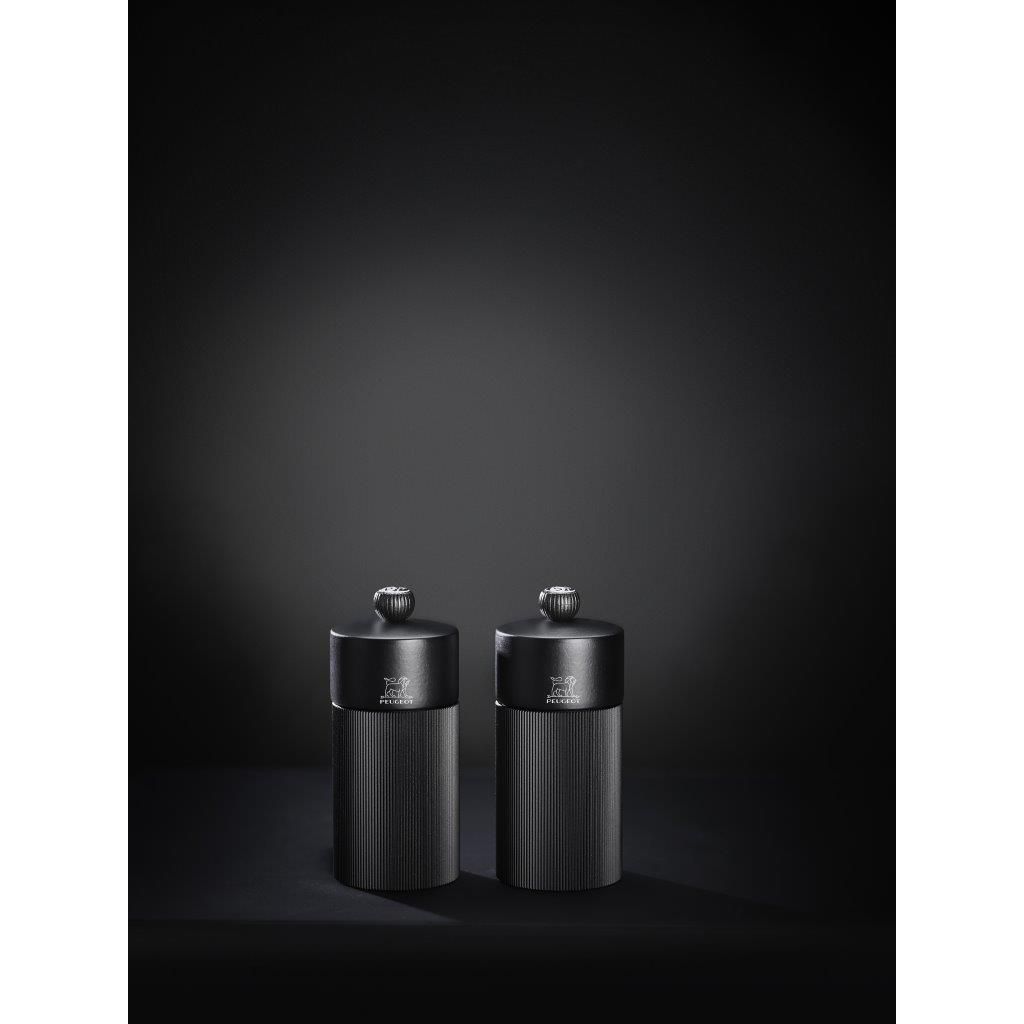 Duo de moulins à poivre et à sel Line noir mat 12 cm + entonnoir en inox - Visuel 4